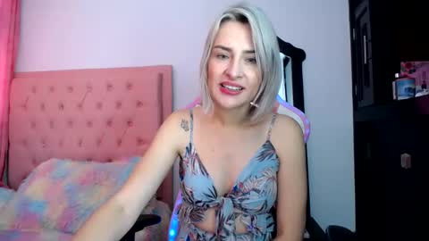 Anna Sophia online show from 02.05.25