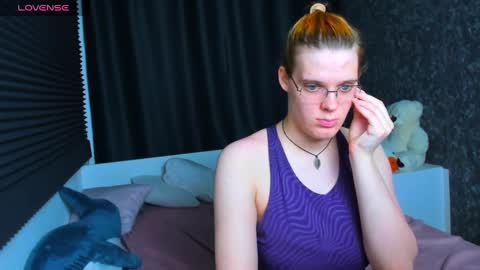 Snapshot of kiki_krash chatting on 12.27.24 Kiki online show from 12.27.24