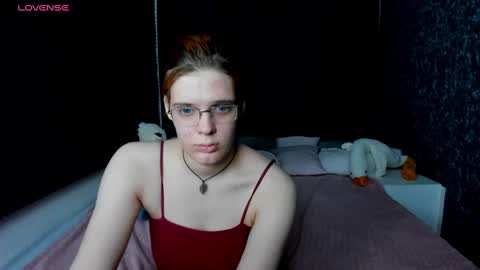 Snapshot of kiki_krash chatting on 01.12.25 Kiki online show from 01.12.25