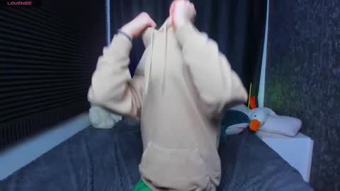 Snapshot of kiki_krash chatting on 02.27.25 Kiki online show from 02.27.25