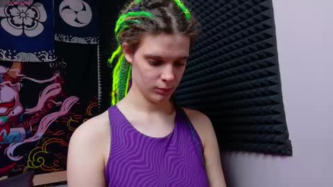 Snapshot of kiki_krash chatting on 11.28.25 Kiki online show from 11.28.25