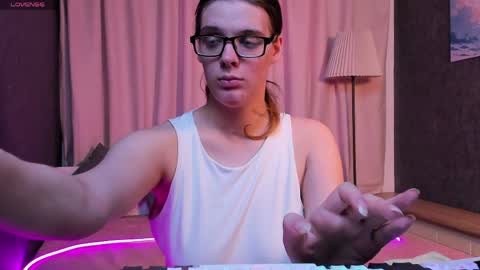 Kiki online show from 04.12.26