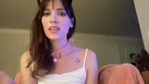 Kiki Hart online show from 12.28.24