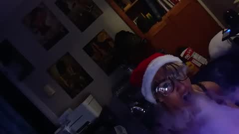 kikilovespartylights online show from 12.19.25