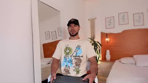 Snapshot of killua_zagarra_ chatting on 09.08.25 Kilua Muscle guy online show from 09.08.25