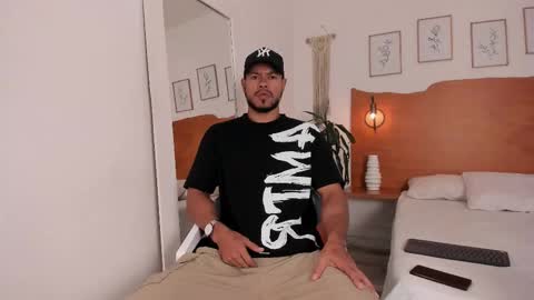 Snapshot of killua_zagarra_ chatting on 09.13.25 Kilua Muscle guy online show from 09.13.25