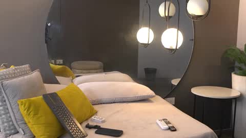 Kim online show from 12.22.25