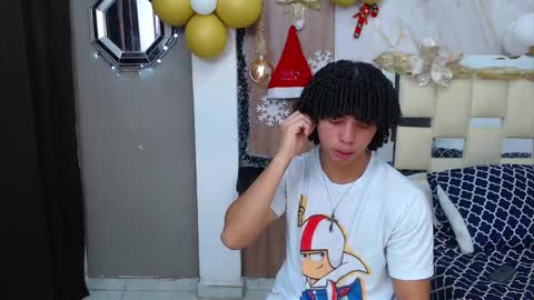 Snapshot of kim_curly_ chatting on 11.23.25 KIM online show from 11.23.25