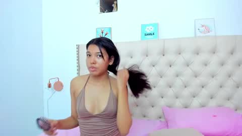 Snapshot of kim_eli chatting on 01.03.25 kim_eli online show from 01.03.25