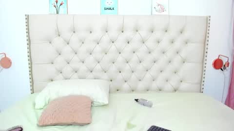 Snapshot of kim_eli chatting on 01.06.25 kim_eli online show from 01.06.25