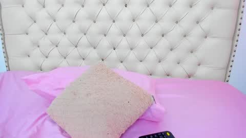 Snapshot of kim_eli chatting on 02.01.25 kim_eli online show from 02.01.25