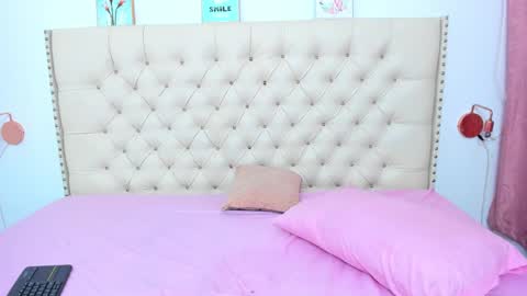 Snapshot of kim_eli chatting on 02.14.25 kim_eli online show from 02.14.25