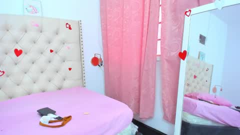 Snapshot of kim_eli chatting on 02.14.25 kim_eli online show from 02.14.25