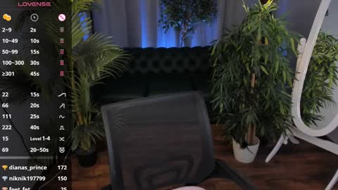 Snapshot of kim_lyn chatting on 12.03.24 KIM online show from 12.03.24