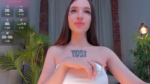 Snapshot of kim_lyn chatting on 01.17.25 KIM online show from 01.17.25