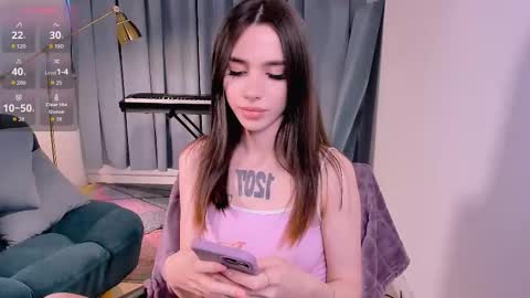 Snapshot of kim_lyn chatting on 10.01.25 KIM online show from 10.01.25