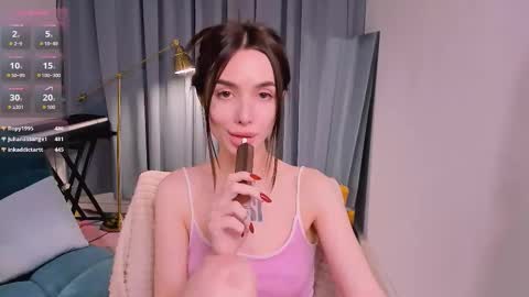 Snapshot of kim_lyn chatting on 11.28.25 KIM online show from 11.28.25