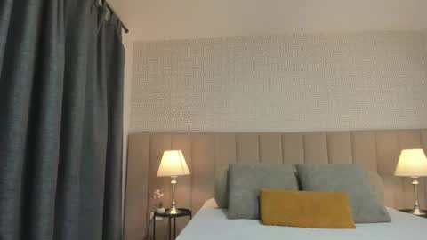 Snapshot of kim_spencer chatting on 10.04.25 Kim online show from 10.04.25