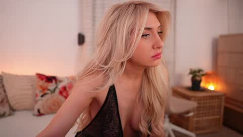 Snapshot of kimberhot chatting on 05.04.26 Kim online show from 05.04.26