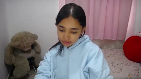 Snapshot of kimberly_slim chatting on 02.14.25 Kim online show from 02.14.25