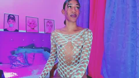 Snapshot of kimberly_thompsom chatting on 01.06.25 Your Queen KIM online show from 01.06.25