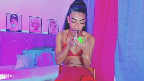 Snapshot of kimberly_thompsom chatting on 01.08.25 Your Queen KIM online show from 01.08.25