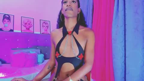 Snapshot of kimberly_thompsom chatting on 01.22.25 Your Queen KIM online show from 01.22.25