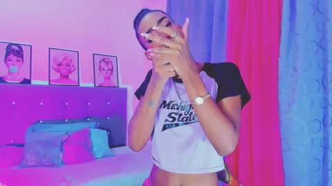 Snapshot of kimberly_thompsom chatting on 01.26.25 Your Queen KIM online show from 01.26.25