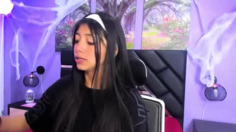 Kimberly Villalobos online show from 10.15.25