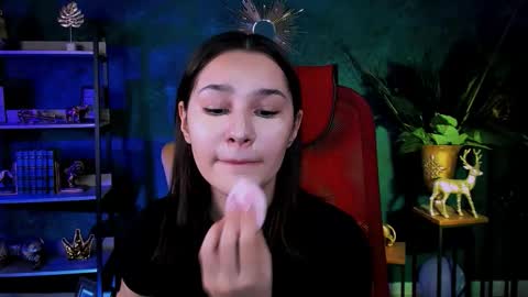 Snapshot of kimclarks chatting on 11.18.25 kimclarks online show from 11.18.25