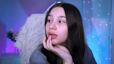 Snapshot of kimclarks chatting on 11.19.25 kimclarks online show from 11.19.25