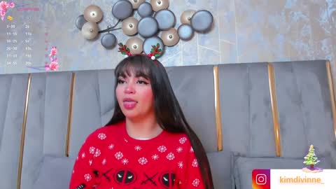 Snapshot of kimdevinne chatting on 12.24.24 KIM online show from 12.24.24