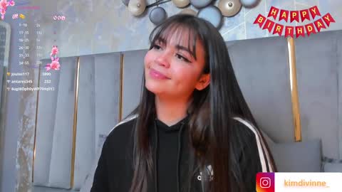 Snapshot of kimdevinne chatting on 01.04.25 KIM online show from 01.04.25