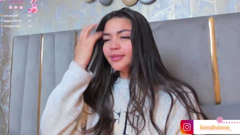 Snapshot of kimdevinne chatting on 02.05.25 KIM online show from 02.05.25