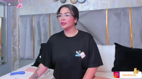 Snapshot of kimdevinne chatting on 03.05.25 KIM online show from 03.05.25