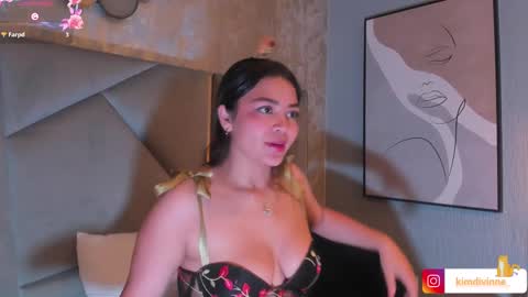 Snapshot of kimdevinne chatting on 03.12.25 KIM online show from 03.12.25