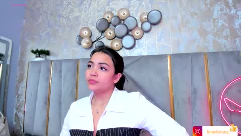 Snapshot of kimdevinne chatting on 09.24.25 KIM online show from 09.24.25