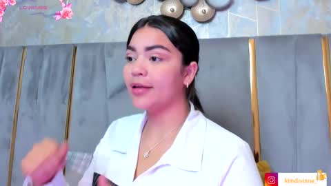 Snapshot of kimdevinne chatting on 10.11.25 KIM online show from 10.11.25