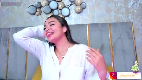 Snapshot of kimdevinne chatting on 11.26.25 KIM online show from 11.26.25