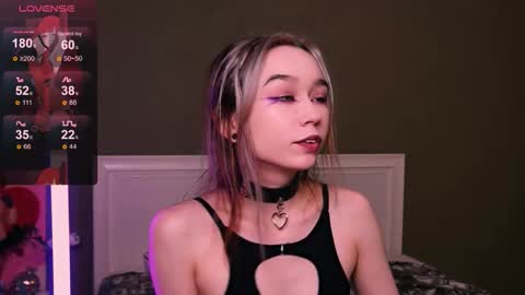 Snapshot of kimiko_luv chatting on 11.16.25 Kimiko online show from 11.16.25