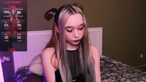 Snapshot of kimiko_luv chatting on 11.25.25 Kimiko online show from 11.25.25