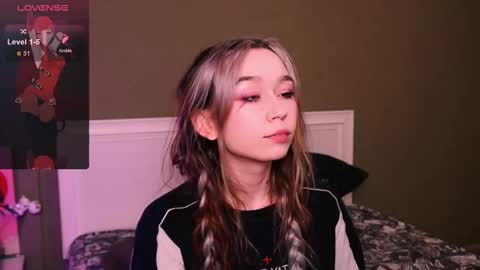 Snapshot of kimiko_luv chatting on 11.30.25 Kimiko online show from 11.30.25