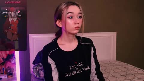 Snapshot of kimiko_luv chatting on 12.14.25 Kimiko online show from 12.14.25