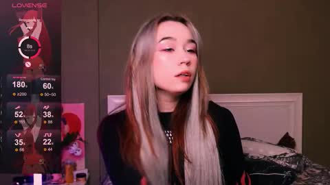 Snapshot of kimiko_luv chatting on 12.21.25 Kimiko online show from 12.21.25