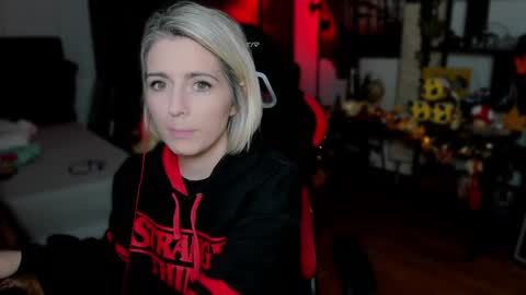 Snapshot of kimilee22 chatting on 09.25.25 Wolfs Girl online show from 09.25.25