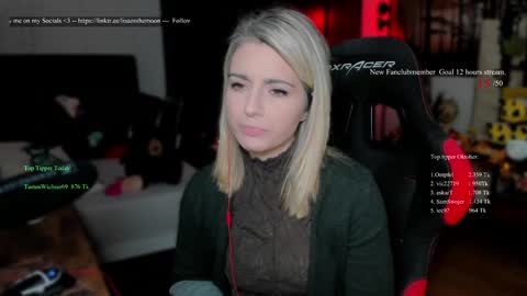 Snapshot of kimilee22 chatting on 10.05.25 Wolfs Girl online show from 10.05.25