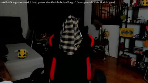 Snapshot of kimilee22 chatting on 11.29.25 Wolfs Girl online show from 11.29.25