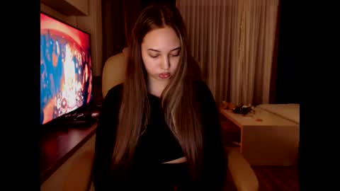 Kim Lee  online show from 01.07.25