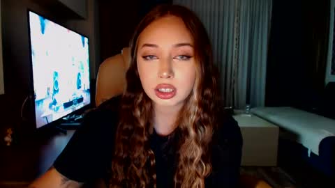 Kim Lee  online show from 01.08.25