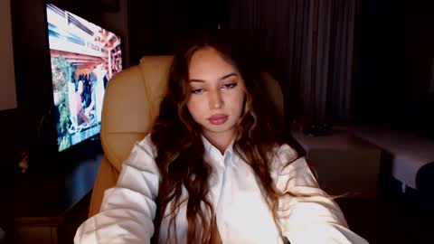 Kim Lee  online show from 01.10.25